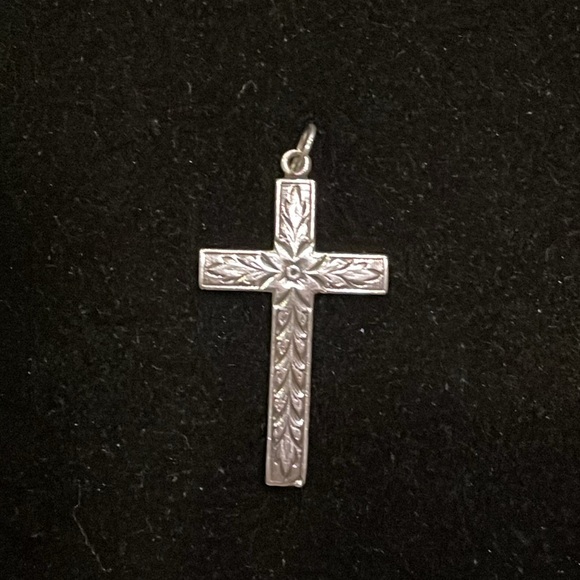Jewelry - Silver Cross Pendant